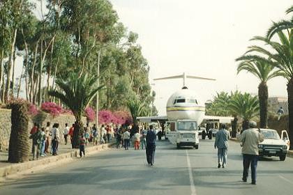 June 1999, a Boeing 727 of Aero Zambia, transported to the Asmara Expo site.